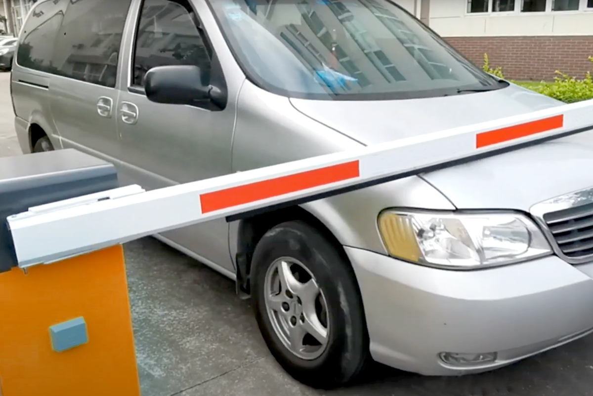 BRD05 - MAG Extra Wide Inductance (EWI) Vehicle Loop Detector 2 arm hitting car