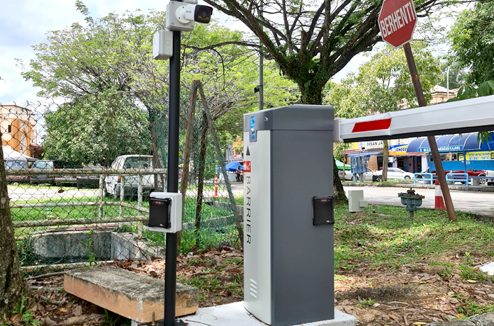 BRD03 DUALRAY AND LED DISPLAY – MAG TRAFFIC DETECTOR 3 barrier gate installed with traffic detector at site brd03
